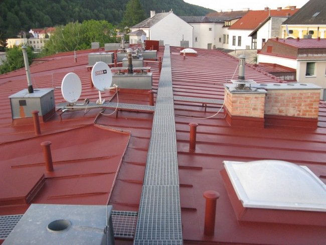 Arbeiten am Dach der Kien Richard KG Zimmerei